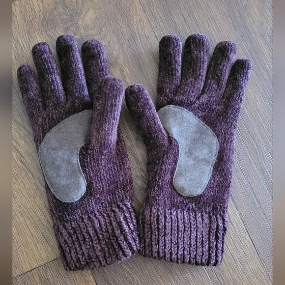 Isotoner 3M thinsulate leather palmed gloves. Women's One size, brown. - Picture 2 of 4